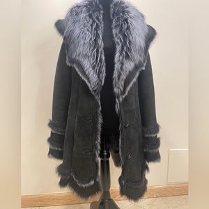 Gorgeous winter jacket, made from lightweight taskana in black and gray.